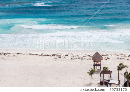 Lifeguard tower on caribbean beach 39733170