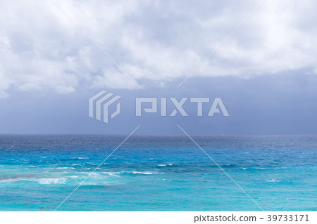 Stormy weather on beautiful caribbean sea Stormy weather on beautiful caribbean sea 39733171
