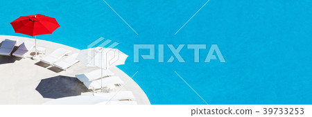 Sun umbrellas and beds at poolside 39733253