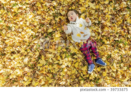 Boys playing in autumn park 39733875