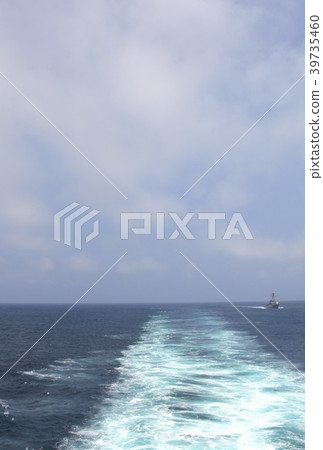 清澈的海洋太平洋和船隻尾跡 39735460