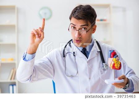Doctor explaining the heart model  39735463