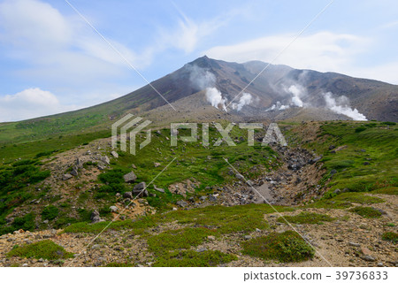 北海道大雪山國立公園Asahidake和Shibimi池塘 北海道大雪山國立公園Asahidake和Shibimi池塘 39736833