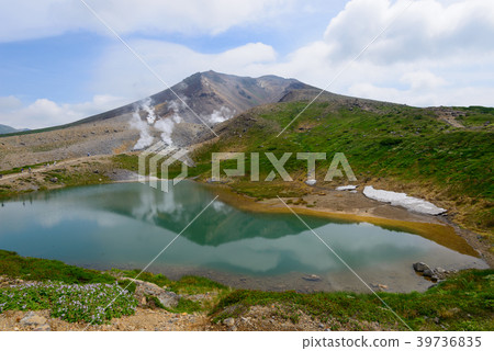 北海道大雪山國立公園Asahidake和Shibimi池塘 北海道大雪山國立公園Asahidake和Shibimi池塘 39736835