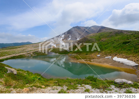 北海道大雪山國立公園Asahidake和Shibimi池塘 北海道大雪山國立公園Asahidake和Shibimi池塘 39736836