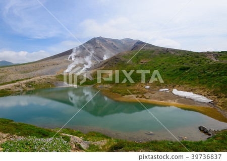 北海道大雪山國立公園Asahidake和Shibimi池塘 北海道大雪山國立公園Asahidake和Shibimi池塘 39736837