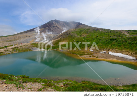 北海道大雪山國立公園Asahidake和Shibimi池塘 北海道大雪山國立公園Asahidake和Shibimi池塘 39736871