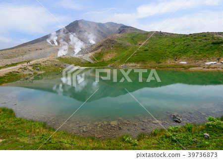 北海道大雪山國立公園Asahidake和Shibimi池塘 北海道大雪山國立公園Asahidake和Shibimi池塘 39736873