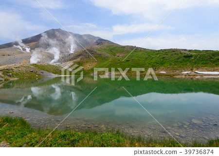 北海道大雪山國立公園Asahidake和Shibimi池塘 北海道大雪山國立公園Asahidake和Shibimi池塘 39736874