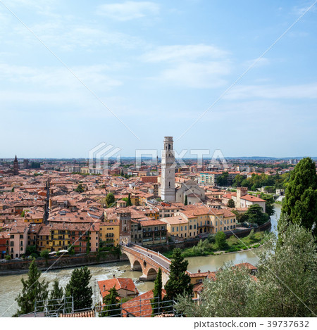 Cityscape of Verona city, Italy Cityscape of Verona city, Italy 39737632