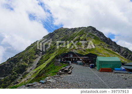 Southern Alps Hokudake and a hut on the shoulder Southern Alps Hokudake and a hut on the shoulder 39737913