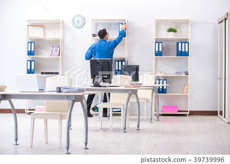 Handsome businessman employee sitting at his desk 39739996