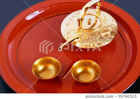 Auspicious Japanese sake 39740323