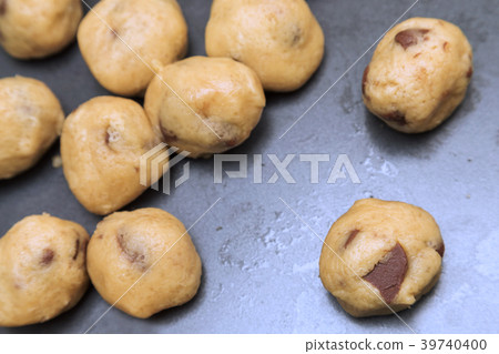 raw chocolate cookie dough on tin baking tray 39740400