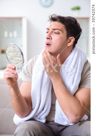 Man preparing to shave at home 39742074
