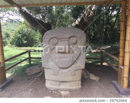 Statues, the Idols of San Augustin   39742668