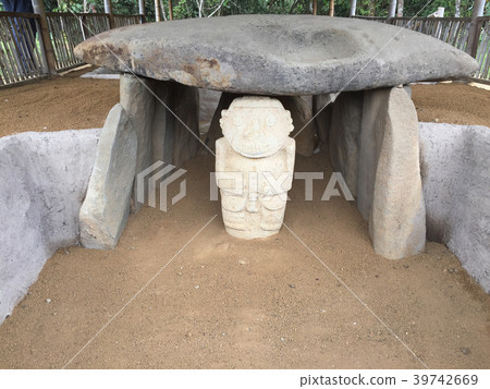 Statues, the Idols of San Augustin - Archaeologica 39742669