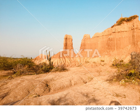 beautiful desert landscape with red rock mountain beautiful desert landscape with red rock mountain 39742673