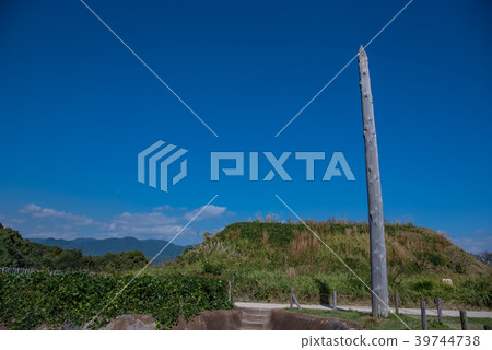 Yoshinogari ruins Yoshinogari historical park Hachiman hill tomb standing column Yoshinogari ruins Yoshinogari historical park Hachiman hill tomb standing column 39744738
