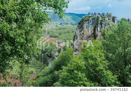 Saint Cirq Lapopie view of the valley of the Lot 39745182