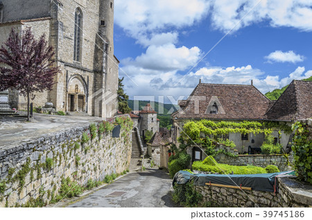 the church of saint cirq lapopie the church of saint cirq lapopie 39745186