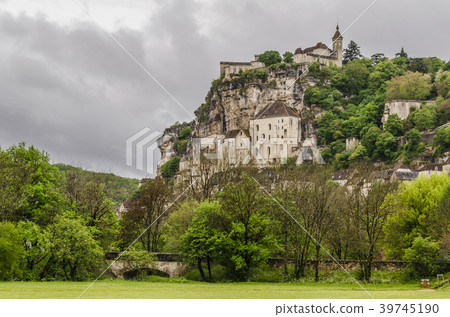 Panoramic view of the village of Rocamadour Panoramic view of the village of Rocamadour 39745190