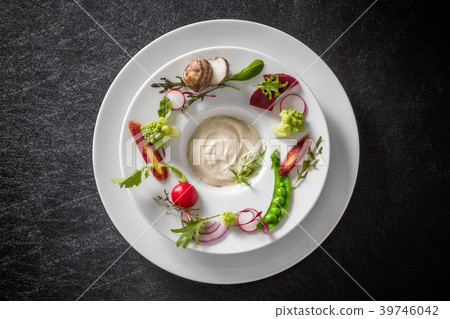 Salad and dip sauce Fresh salad and dipping sauce 39746042