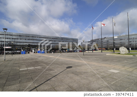 英格蘭的新城：米爾頓凱恩斯中央火車站 39747411