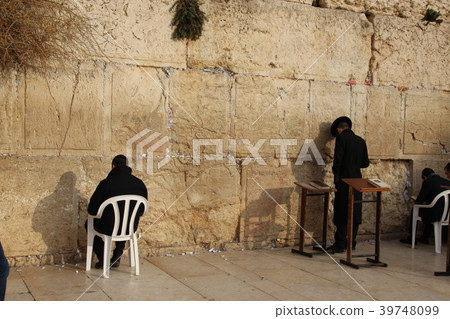 Mourning Wall 39748099