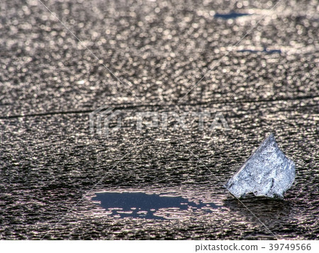 Detail of  frozen floes.Ice cracks forming surface 39749566