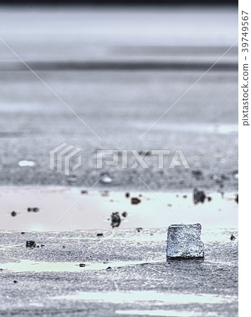 The Disappearing Glacier.  Melting glaciers threat 39749567