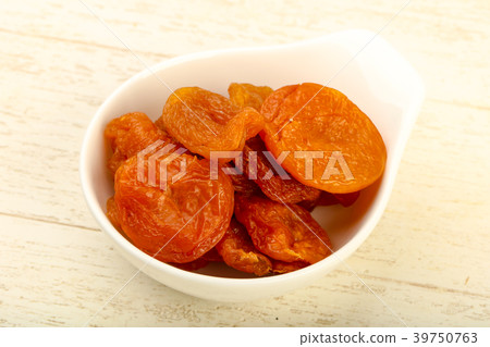 Dried apricots 39750763