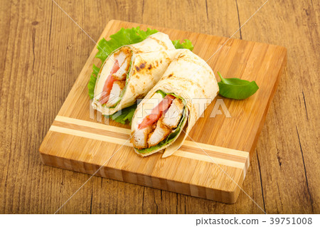 Chicken bread roll 39751008