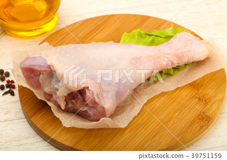 Raw turkey leg 39751159