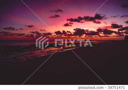 Bright colorful sunset or sunrise at ocean 39751471