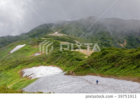 Goto hut and Yukikei seen from the climb to Iito mountain range, Iido Honzan Goto hut and Yukikei seen from the climb to Iito mountain range, Iido Honzan 39751911