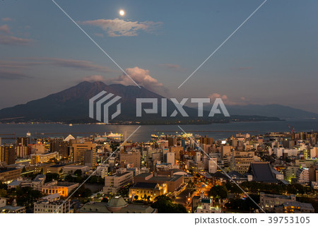 Kagoshima night view of Sakurajima city area 39753105