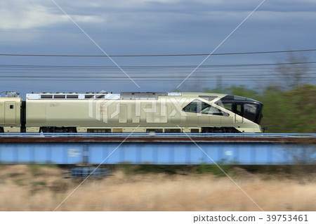 火車套件Shikishima穿過鐵橋 火車套件Shikishima穿過鐵橋 39753461