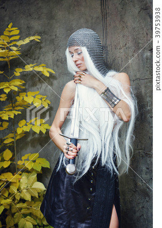 Maiden Warriors Maiden Warriors 39753938