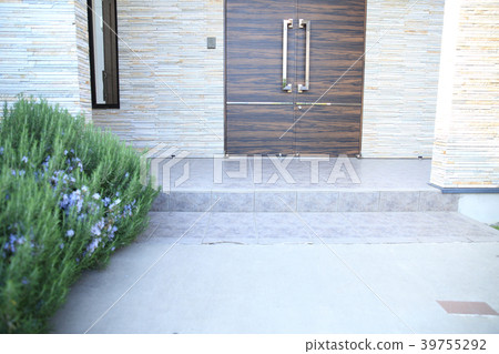 Front door approach 39755292