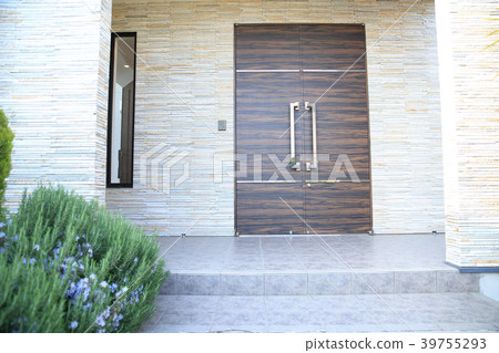 Front door approach 39755293