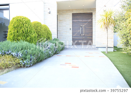 Front Door Approach Stock Photo 39755297 Pixta