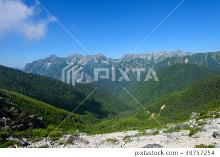 北阿爾卑斯山春日山和穗高山脈 北阿爾卑斯山春日山和穗高山脈 39757254