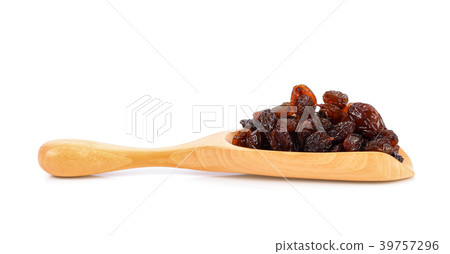 raisin on wood scoop isolated on white background raisin on wood scoop isolated on white background 39757296