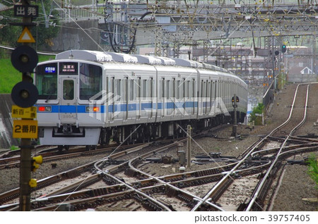 往返Shinyurigaoka Station的火車 往返Shinyurigaoka Station的火車 39757405