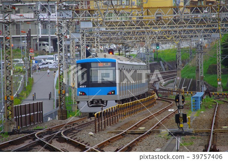 往返Shinyurigaoka Station的火車 39757406