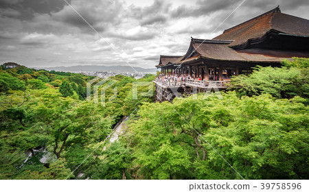 Long exposure Kiyomizu-dera Temple in Kyoto, Japan 39758596