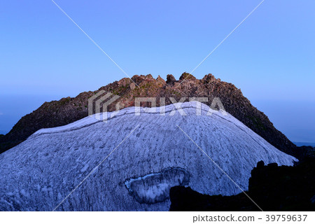 早晨發光鳥海山“新山” 39759637