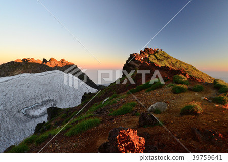 Toriumi“Seven Takayama”和“Shinzan”的日出 Toriumi“Seven Takayama”和“Shinzan”的日出 39759641