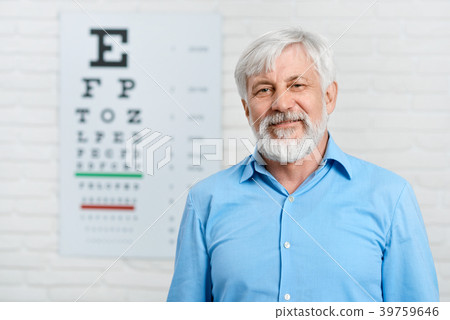 Old patient staying in front of visual inspection 39759646